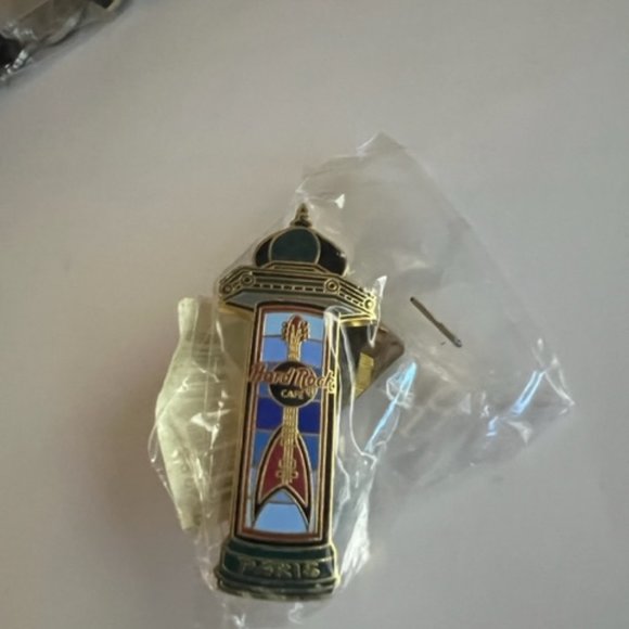 Hard Rock Cafe, Paris Collectable Pin - Picture 1 of 2
